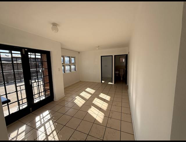 1,300M² WAREHOUSE FOR SALE IN BLACKHEATH INDUSTRIAL
